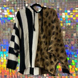Animal print- split sweater